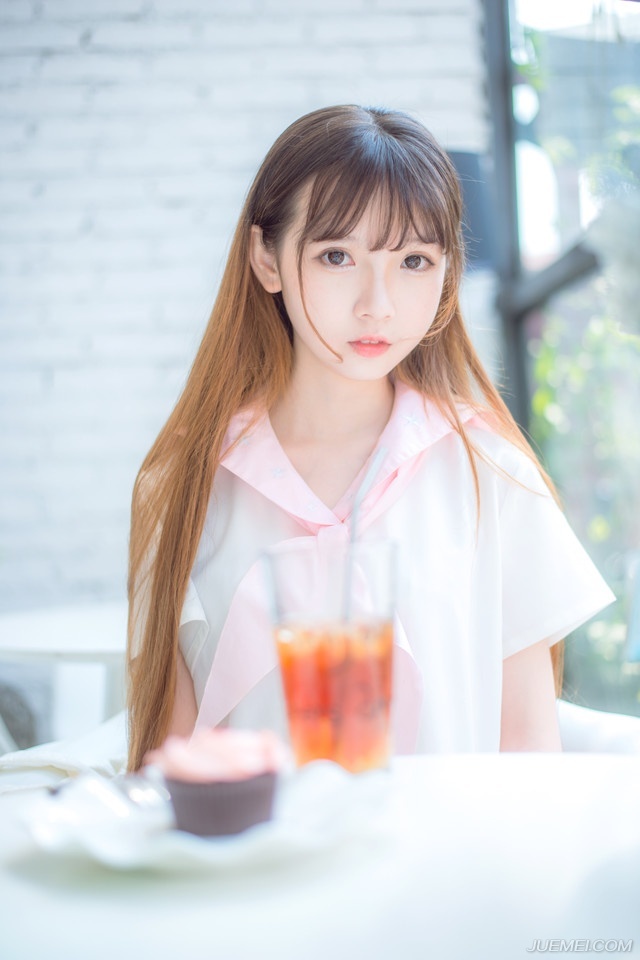 “我一个外来人都能知道，那江东俊杰，想必也能知道这点，若他们能够视线知道我今天会来这里，是个除掉我的好机会。”陈到今天的话似乎特别多。